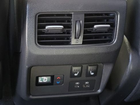 Certified 2021 Nissan Rogue Platinum image 22