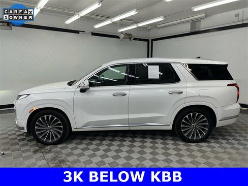 Used 2023 Hyundai Palisade Calligraphy image 2