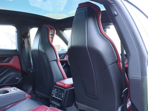 Used 2023 Porsche Taycan image 19