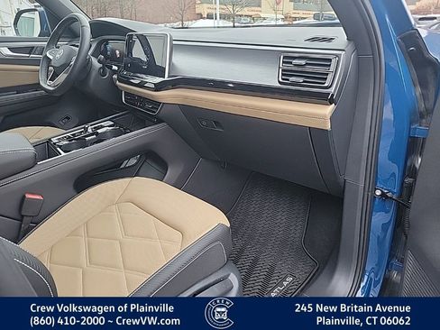 Certified 2025 Volkswagen Atlas Cross Sport SE image 44