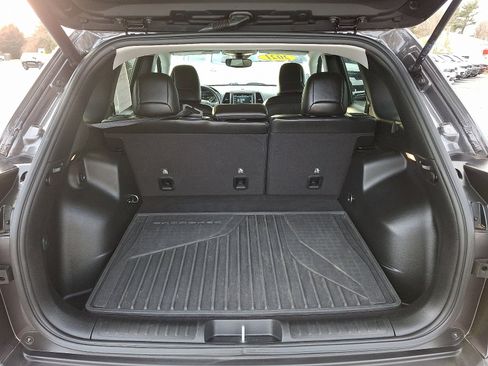 Used 2021 Jeep Cherokee Latitude Lux w/ Comfort/Convenience Group image 29