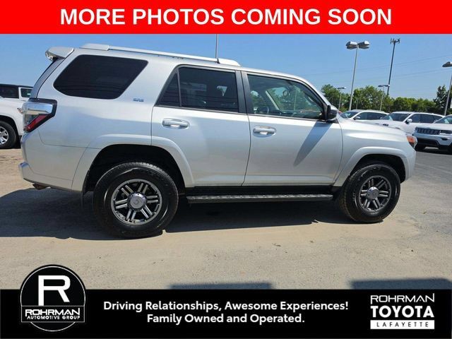 Used 2018 Toyota 4Runner SR5 AWD/4WD image 4