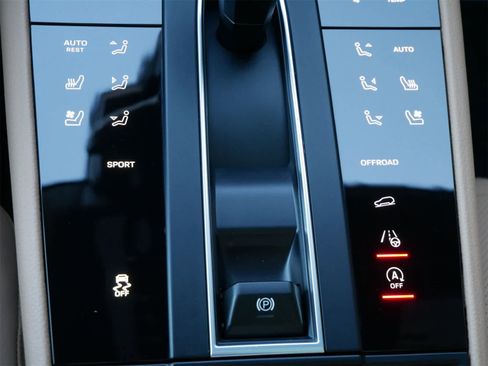 Used 2025 Porsche Macan image 21