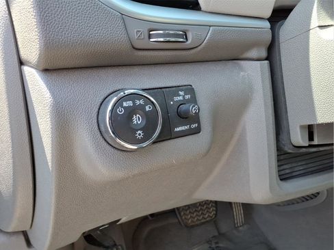 Used 2017 Chevrolet Traverse LT w/ Style and Technology Package image 16