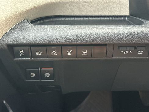 Used 2023 Toyota Sienna Platinum FWD image 33