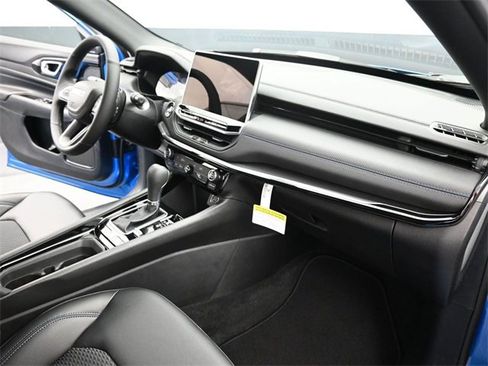 New 2026 Jeep Compass Latitude image 25