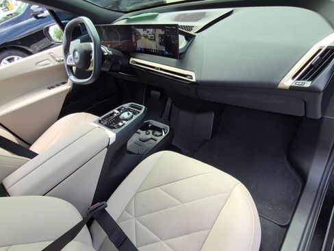 Used 2024 BMW iX xDrive50 w/ Premium Package AWD/4WD image 20