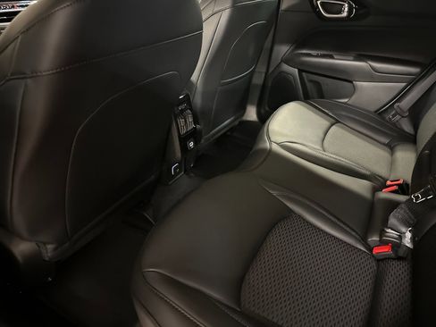 New 2026 Jeep Compass Latitude image 11