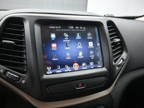 Used 2017 Jeep Cherokee Latitude FWD image 20
