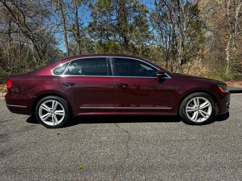 Used 2014 Volkswagen Passat TDI SEL Premium FWD image 2