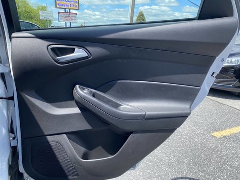 Used 2017 Ford Focus SE FWD image 20