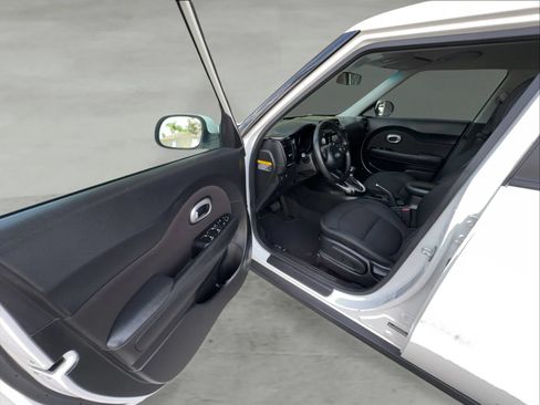 Used 2019 Kia Soul + FWD image 13