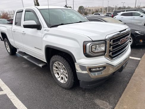 Used 2017 GMC Sierra 1500 SLE w/ SLE Value Package image 9