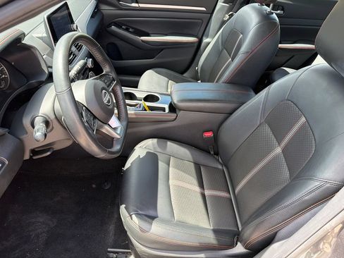 Used 2025 Nissan Altima 2.5 SR FWD image 9