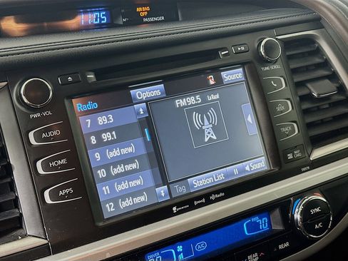 Used 2017 Toyota Highlander XLE image 21