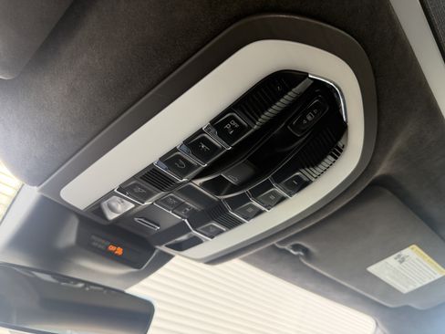 Certified 2021 Porsche Macan Turbo AWD/4WD image 30