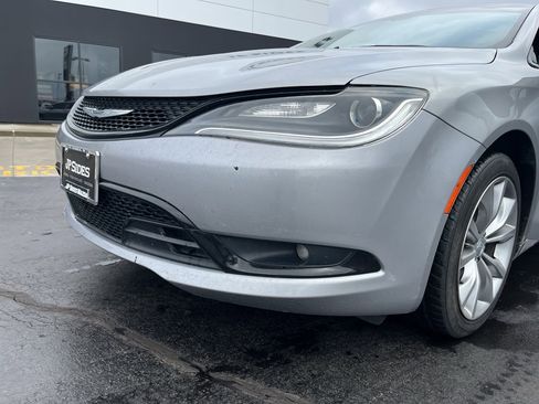Used 2016 Chrysler 200 S w/ Comfort Group image 40