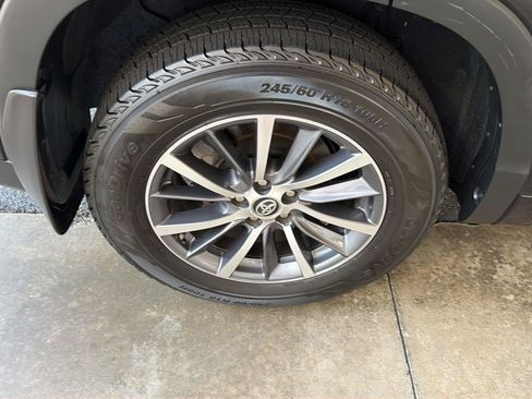 Used 2017 Toyota Highlander XLE FWD image 41