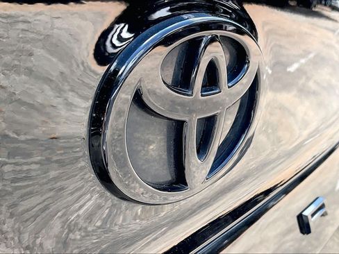Used 2025 Toyota Camry XSE FWD image 31