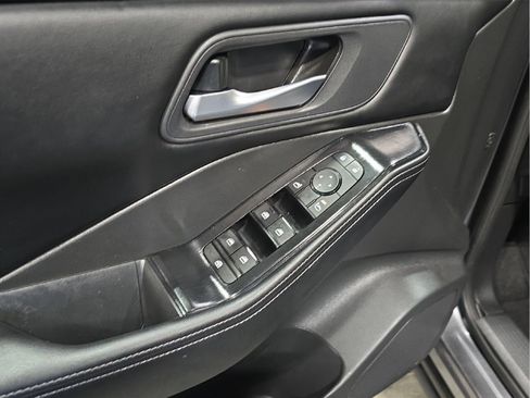 Used 2025 Nissan Rogue SV FWD image 9
