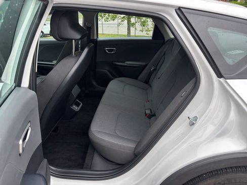Used 2025 Kia K4 FWD image 25