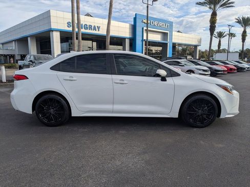 Used 2021 Toyota Corolla LE image 3