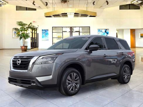 Certified 2023 Nissan Pathfinder S FWD image 1
