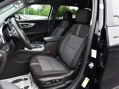 Used 2025 Chevrolet Blazer LT AWD/4WD image 17
