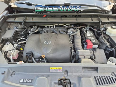 Used 2020 Toyota Highlander XLE FWD image 7