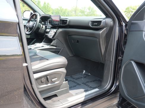 Used 2024 Ford Explorer ST-Line w/ Class IV Trailer Tow Package AWD/4WD image 33