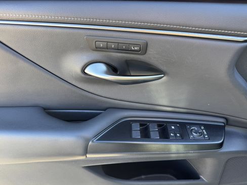 Used 2020 Lexus ES 300h w/ Premium Package image 9