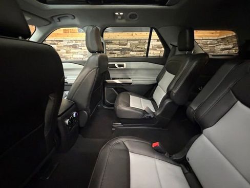 Used 2023 Ford Explorer XLT w/ Equipment Group 202A AWD/4WD image 31