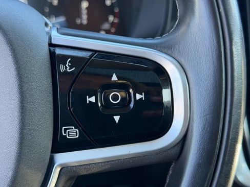 Used 2017 Volvo S90 T6 Momentum w/ Vision Package image 32