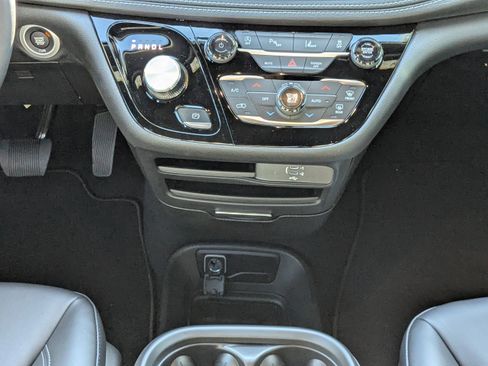 New 2026 Chrysler Pacifica Select image 18