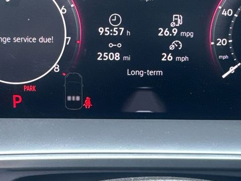 Used 2025 Volkswagen Tiguan SE w/ Panoramic Sunroof Package AWD/4WD image 4