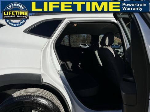 Used 2024 Chevrolet Trax ACTIV w/ Driver Confidence Package image 31