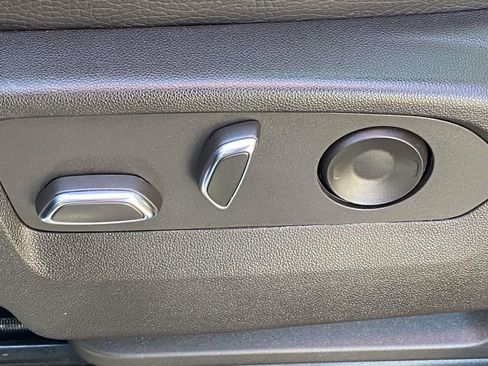 Used 2022 GMC Yukon XL Denali w/ Denali Premium Package image 16