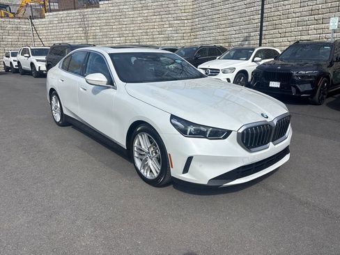 Used 2024 BMW 530i xDrive w/ Premium Package image 4