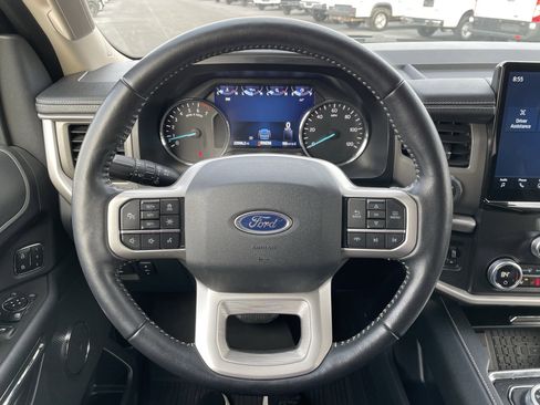 Used 2022 Ford Expedition XLT image 19