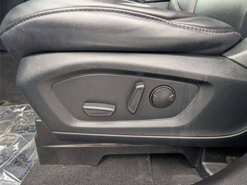 Used 2022 Ford Explorer XLT w/ Equipment Group 202A image 21