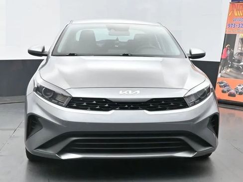 Used 2023 Kia Forte LXS image 3