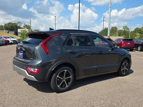 Used 2023 Kia Niro EX FWD image 3