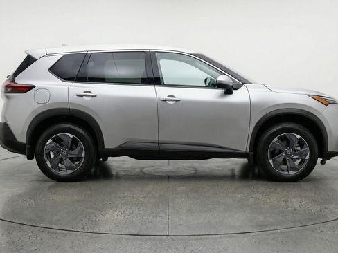 Used 2025 Nissan Rogue SV image 11