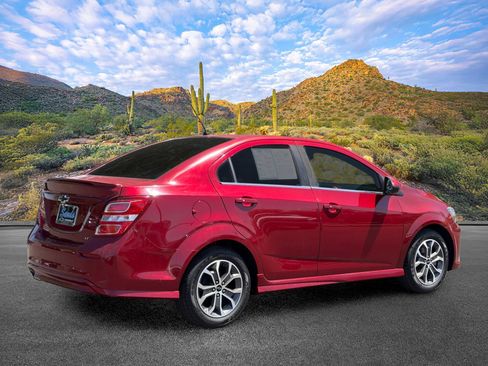 Used 2018 Chevrolet Sonic LT w/ Convenience Package FWD image 4
