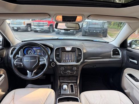 Used 2015 Chrysler 300 Limited RWD image 32