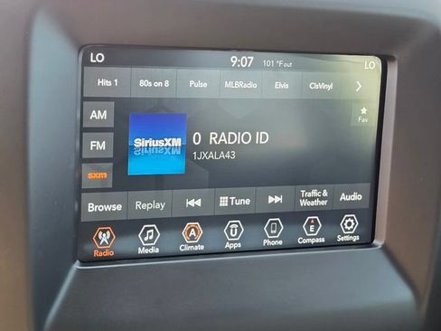 Used 2018 Jeep Compass Latitude w/ Popular Equipment Group FWD image 19