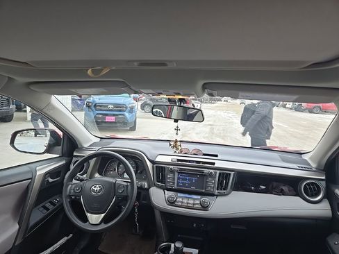 Used 2015 Toyota RAV4 XLE image 10