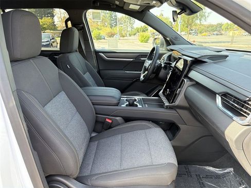 Used 2025 GMC Acadia Elevation image 32