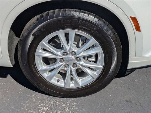 New 2025 Cadillac XT6 Luxury image 11