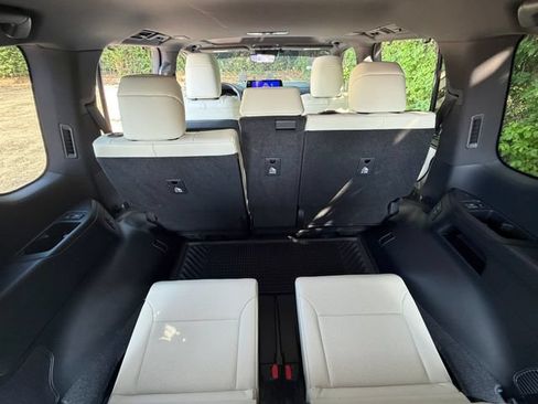 Certified 2025 Lexus LX 600 4WD w/ Appearance Package image 36